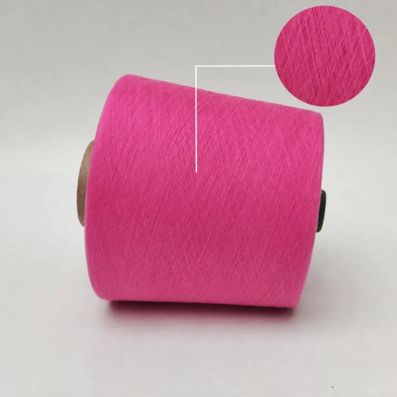 Sợi cotton hữu cơ chải kỹ 30s màu hồng Sợi cotton hữu cơ chải kỹ 30s màu hồng cận cảnh bề mặt