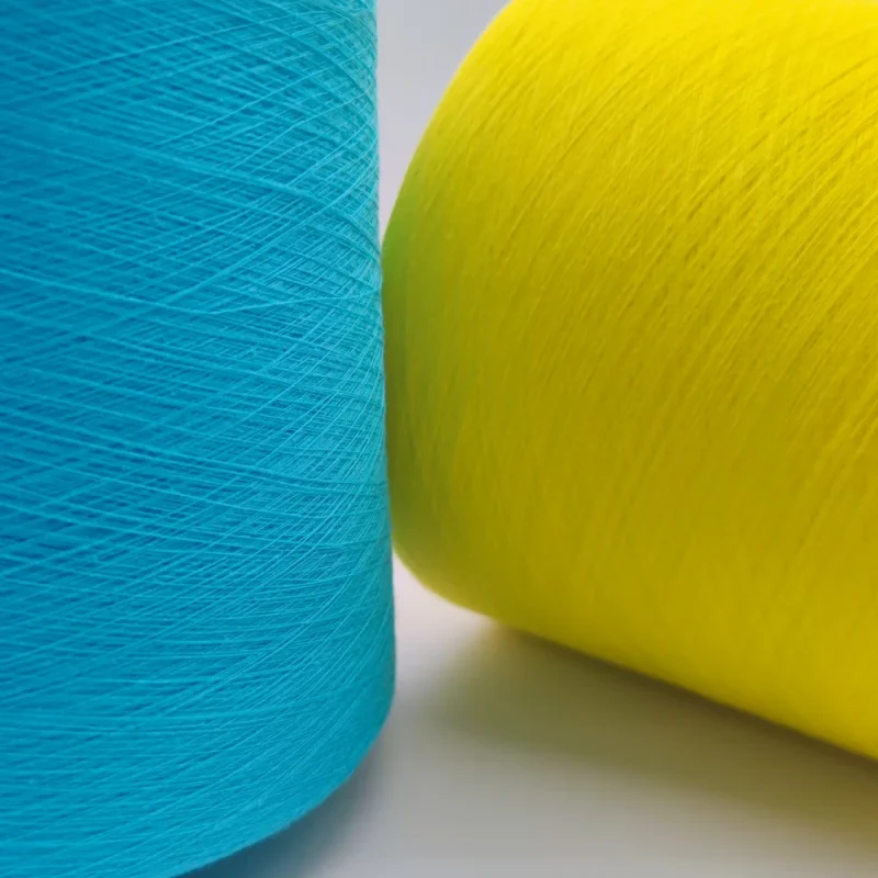 Sợi cotton hữu cơ chải kỹ 30s màu xanh và vàng Hai cuộn sợi cotton hữu cơ chải kỹ 30s màu xanh và vàng