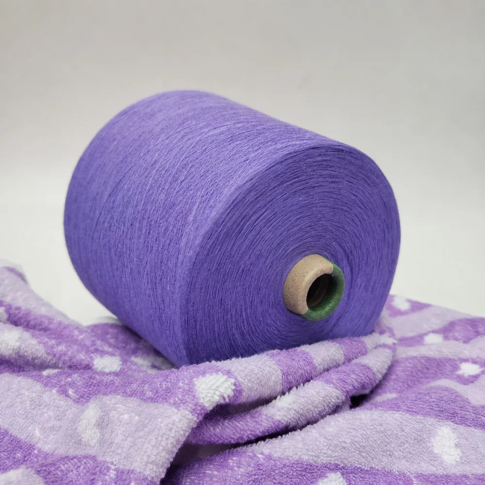 Cuộn sợi cotton hữu cơ chải kỹ 30s màu tím trên vải dệt kim