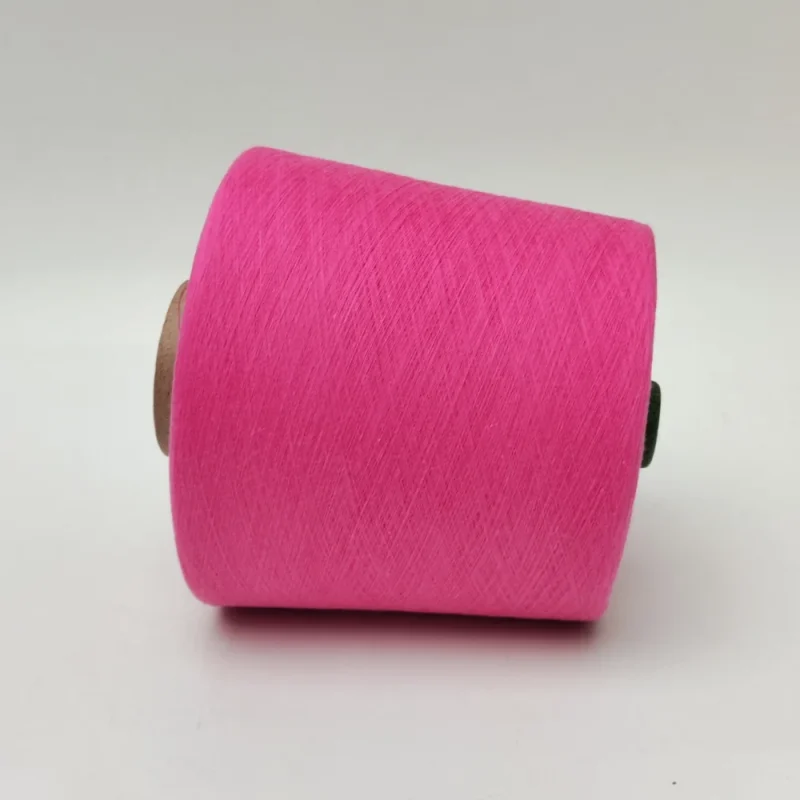 Ống sợi cotton bóng mercerized màu hồng hoàn thiện tại nhà máy Sợi cotton mercerized nhuộm màu hồng cánh sen cho xưởng dệt tất công nghiệp