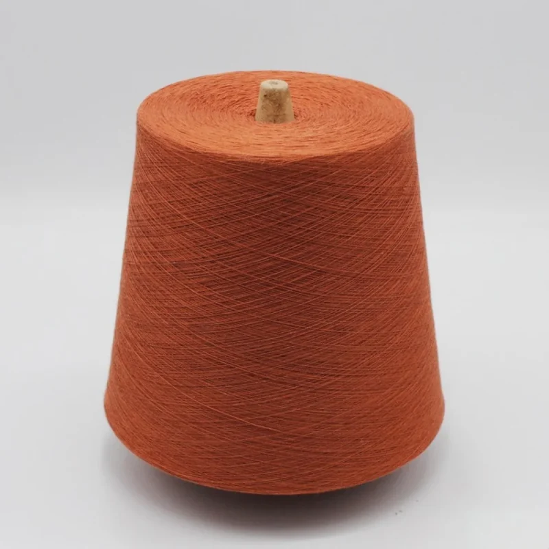 Sợi lanh polyester 30/1 màu cam đất Sợi lanh polyester 30/1 màu cam đất dạng ống cho máy dệt vớ