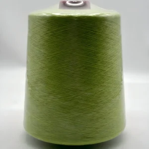 Chi tiết thân sợi cotton chải kỹ Ne 32/1 Một ống sợi cotton chải kỹ Ne 32/1 màu xanh chuối quấn chặt chuẩn công nghiệp