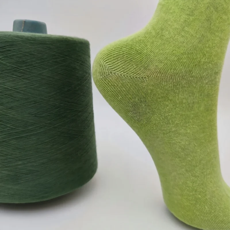 Thành phẩm tất dệt từ sợi Ne 21s/1 Thành phẩm tất dệt kim từ sợi cotton Ne 21s/1 ôm sát cổ chân không bị sọc vải