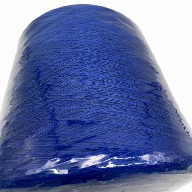 Cuộn sợi cotton mercerized nhìn từ trên Góc nhìn trên của cuộn sợi cotton mercerized màu xanh có màng bọc