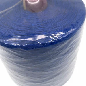 Cận cảnh cuộn sợi cotton mercerized màu xanh Cận cảnh bên hông cuộn sợi cotton mercerized màu xanh