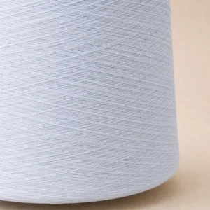 Chi tiết bề mặt sợi cotton Ne 321 Cận cảnh cấu trúc quấn của sợi cotton 100% Ne 32/1 màu trắng
