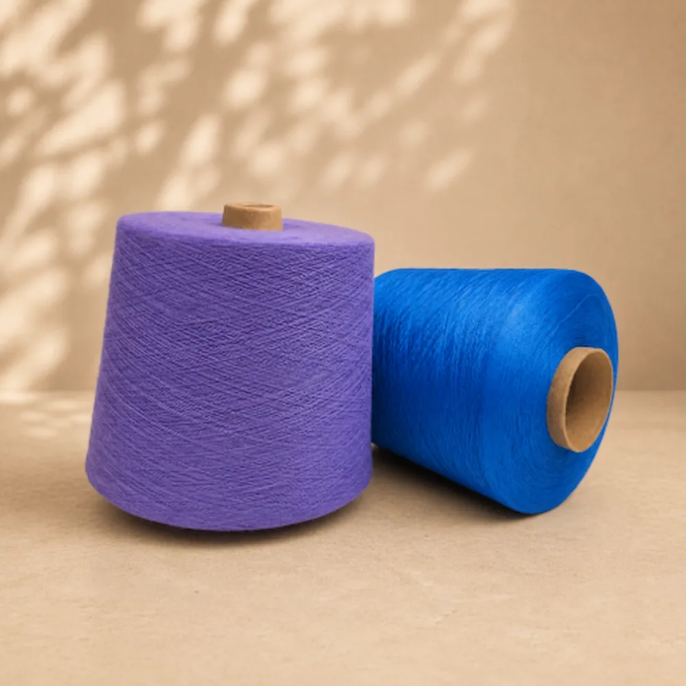 Hai cone sợi cotton nhuộm màu tím và xanh cho dệt kim