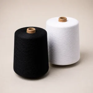 Cuộn sợi cotton 100% màu đen và trắng 20s/1 21s/1 đặt thẳng