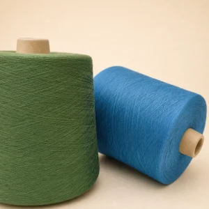 Sợi cotton 100% màu xanh lá và xanh dương Hai ống sợi cotton 100% màu xanh lá và xanh dương dùng cho dệt kim