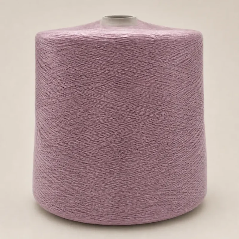 Sợi cotton chải kỹ 100% Ne 8s màu hồng tím nhạt Cuộn sợi cotton chải kỹ 100% Ne 8s màu hồng tím nhạt, bề mặt sợi rõ nét.