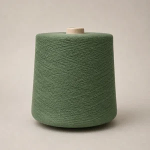 Sợi cotton chải thô Ne 211 màu xanh lá Cuộn sợi cotton chải thô Ne 21/1 màu xanh lá dùng để dệt tất