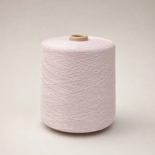 Cone sợi cotton mercerized JC60S/2 màu hồng phấn nhạt trên nền sáng