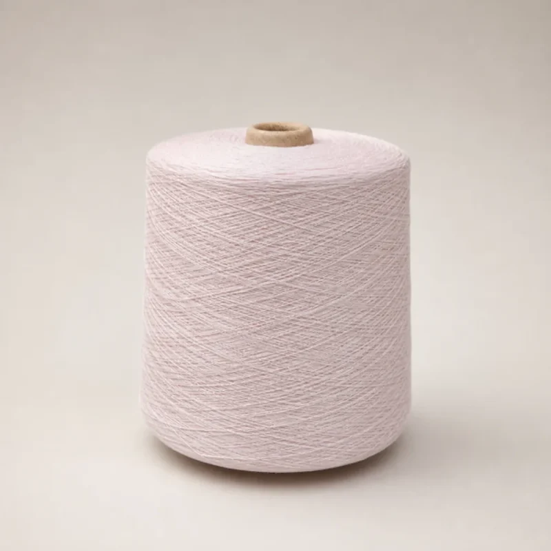 Cone sợi cotton mercerized JC60S/2 màu hồng phấn nhạt trên nền sáng