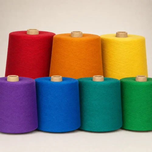 Bộ sợi dệt dạng côn nhiều màu Bảy ống sợi dệt dạng côn với các màu đỏ, cam, vàng, tím, xanh dương, xanh ngọc và xanh lá