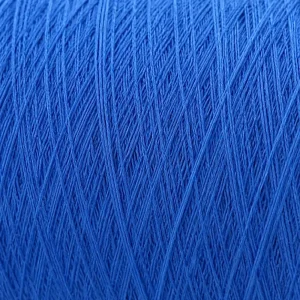 Bề mặt sợi cotton màu xanh dương Cận cảnh bề mặt sợi cotton chải kỹ nhuộm màu xanh dương C32S/1