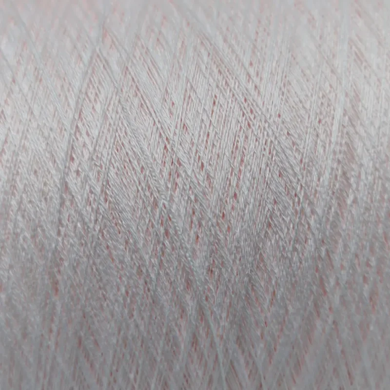 Cận cảnh bề mặt sợi cotton mercerized 100% Cận cảnh cấu trúc sợi cotton mercerized 100% màu trắng pha hồng