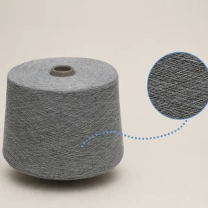 Chi tiết bề mặt sợi melange cotton màu xám Cuộn sợi melange cotton màu xám kèm hình phóng đại cấu trúc sợi