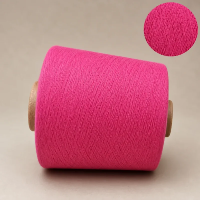 Sợi Cotton BCI 40s Nhuộm Màu Hồng Sợi cotton BCI 40s nhuộm màu hồng, có ảnh phóng chi tiết bề mặt sợi