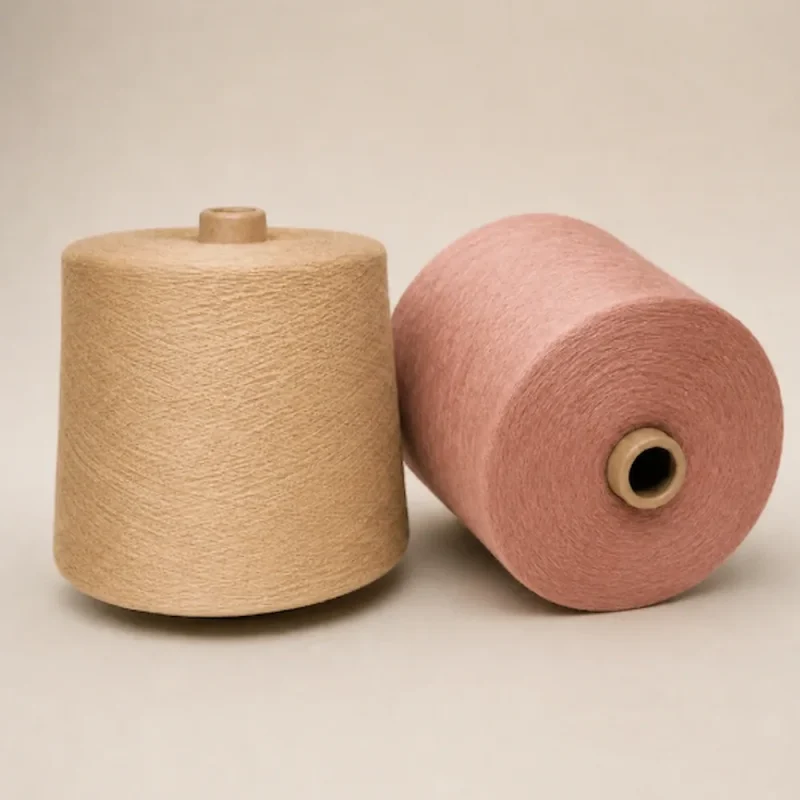 Sợi Cotton Mercerized JC60S2 Màu Be Và Hồng Đất Sợi cotton mercerized JC60S/2 màu be và hồng đất, dùng cho dệt kim và dệt thoi