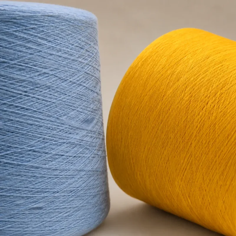 Sợi Cotton Mercerized JC60S2 Màu Xanh Nhạt Và Vàng Sợi cotton mercerized JC60S/2 màu xanh nhạt và vàng, bề mặt sợi rõ, dùng cho dệt kim và dệt thoi