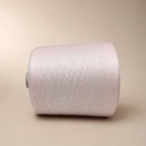 Sợi Cotton Mercerized Ne 212 Màu Trắng Hồng Cuộn sợi cotton Ne 21/2 màu trắng hồng đặt nằm ngang