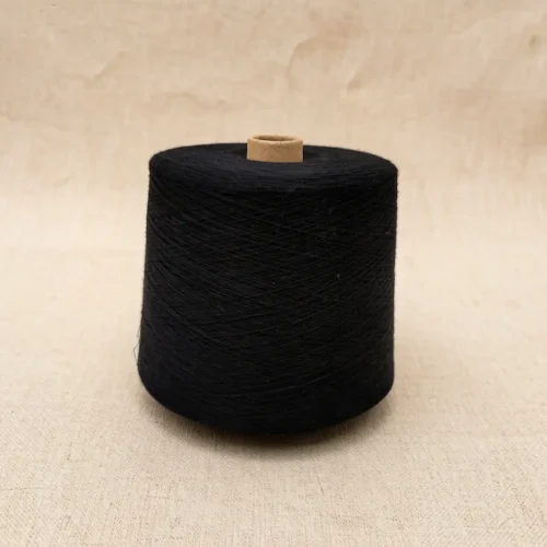 Sợi cotton chải thô 32/1 màu đen dạng cone, dùng cho dệt tất