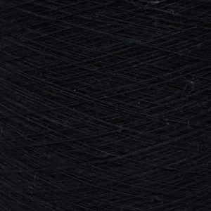 Sợi cotton chải thô 32/1 màu đen, cận cảnh bề mặt sợi