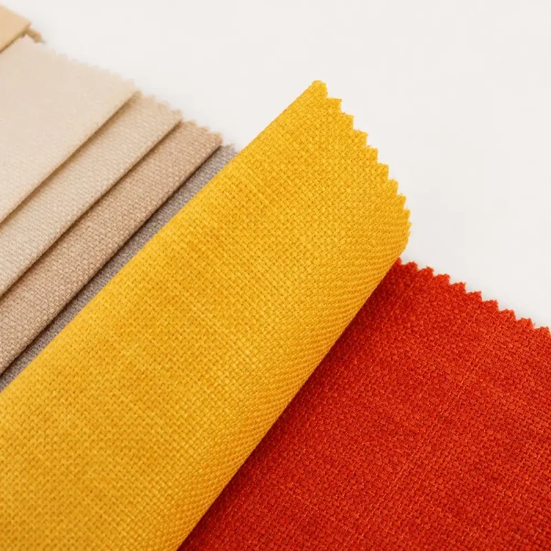 Mẫu vải bố polyester màu vàng được lật trên nền vải màu cam và màu trung tính