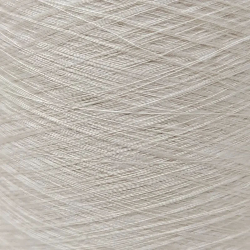 Cận cảnh bề mặt sợi tre 100% Ring Spun màu sáng trên cone