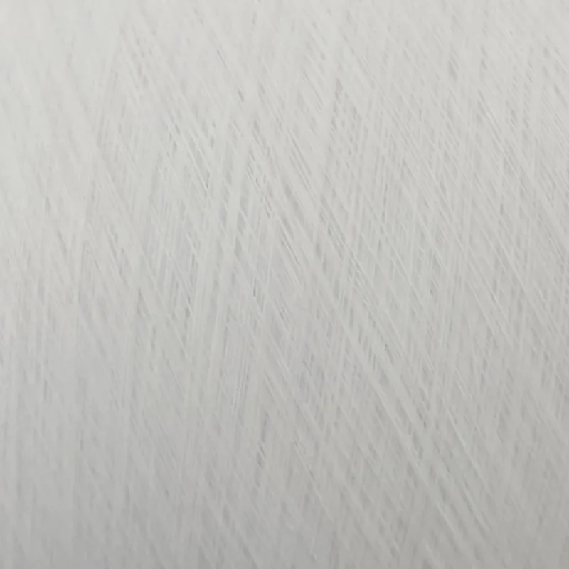 Cận cảnh sợi cotton 100% chải kỹ Ring Spun màu trắng trên ống sợi