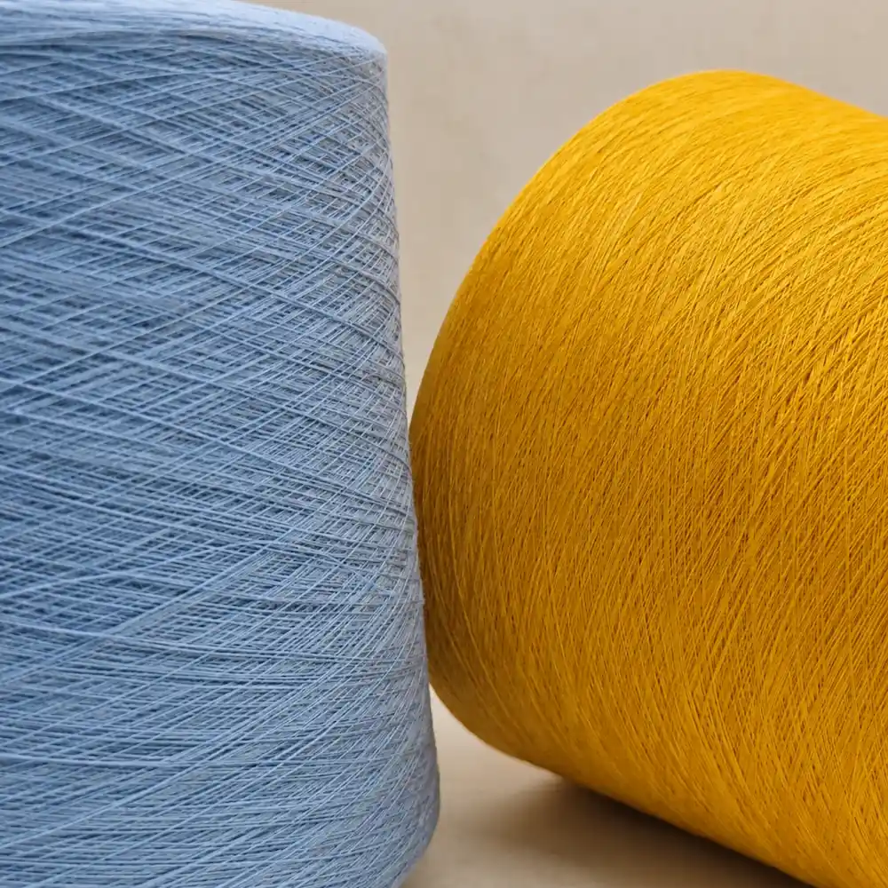 Hai cone sợi cotton mercerized màu xanh nhạt và vàng