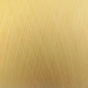 Cận cảnh sợi cotton nhuộm màu vàng